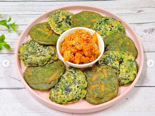 볶음김치와 어울리는 팔도미식 강원도식 산채나물전과, 매생이전 