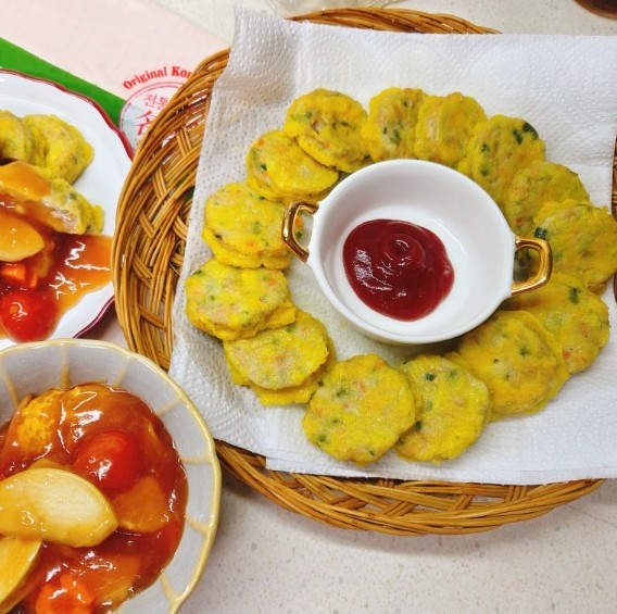 계란옷입은 매콤고기완자 '탕수육'