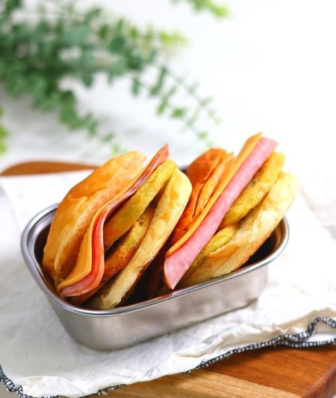 蔬菜蛋煎饼。 火腿奶酪早晨汉堡。