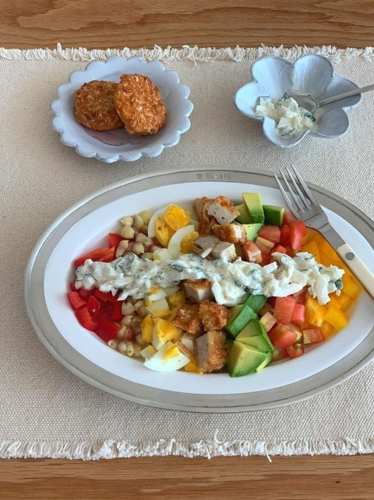 燕麦鸡块。 牛肉沙拉