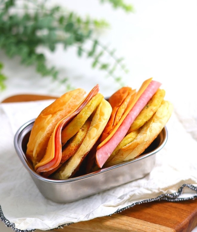 Vegetable egg pancake. 'Ham cheese morning burger.'