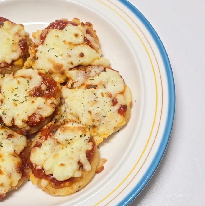 A bite-sized pizza made with Parmesan cheese gnocchi