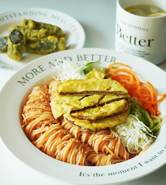 'Bibimbap Noodles' made with beef meat pancake
